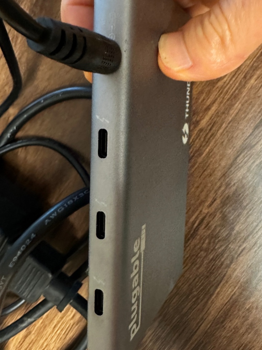 PLUGABLE 5-IN-1 THUNDERBOLT 4 AND USB4 HUB
